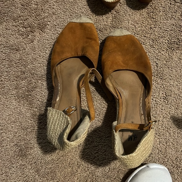 13 pairs of used shoes ! Closet clean out ! Best offer ! - Picture 4 of 5